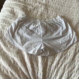 Lululemon Hotty hot low-rise lined shorts 2.5”